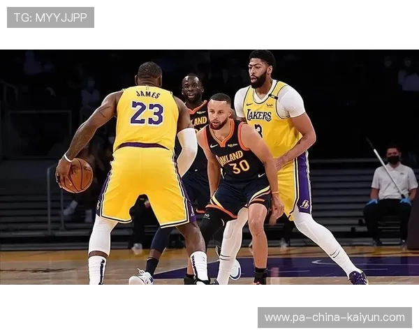 湖勇大战：詹姆斯关键封盖成“制胜符”，专家狂赞