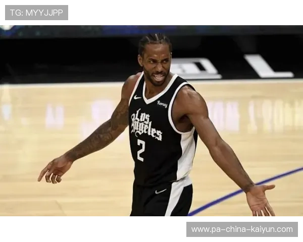 东契奇连续运球摆脱防守轻松得手,独行侠全面开战 东契奇连续运球摆脱防守轻松得手,独行侠全面开战